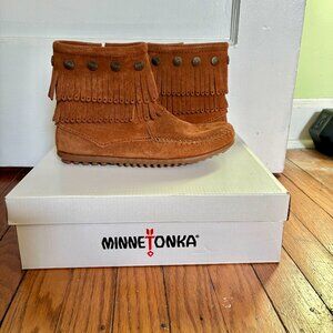 NWOT Minnetonka Brown Suede Moccasins with Fringe